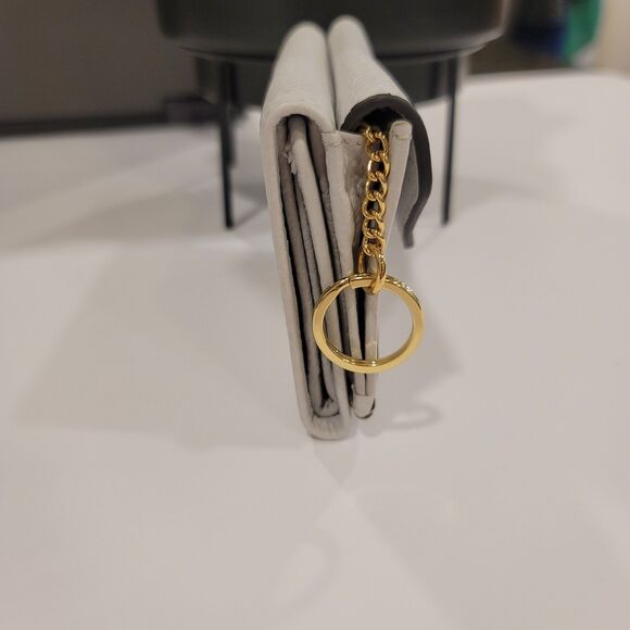 Aimee Kestenberg Pebble Leather Zip It Up Trifold Wallet Silver Fox Key Ring - Picture 4 of 9